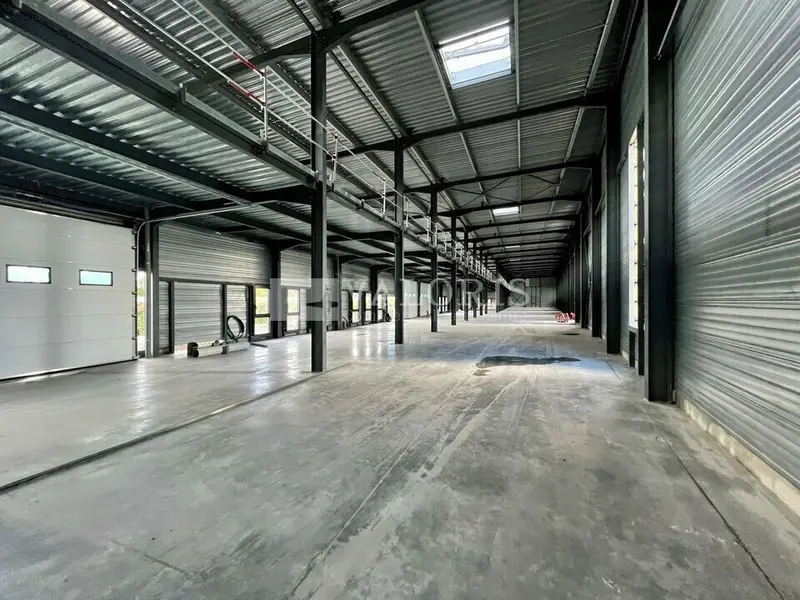Entrepôt / Activité à louer - Bourgoin-Jallieu (38300) - 972 m² - 6 480 €/mois