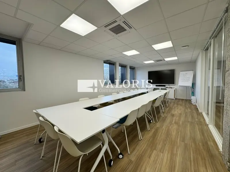 Bureau à louer - Saint-Priest (69800) - 1055 m² - 9 238 €/mois
