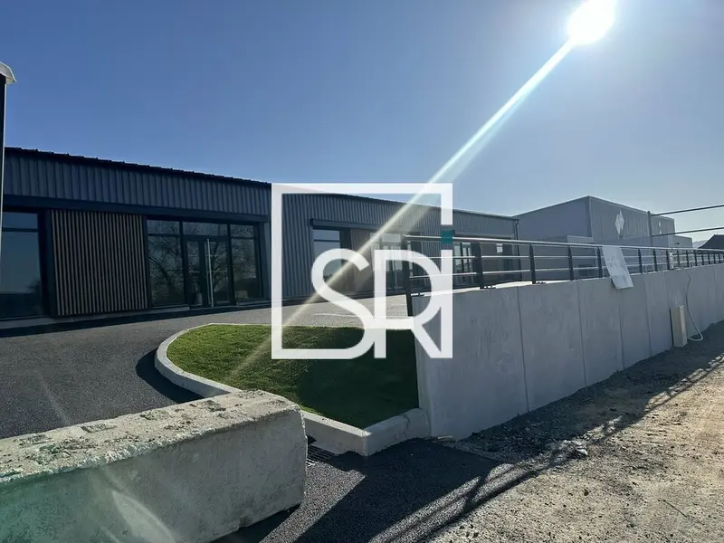 Local Commercial à louer - Cusset (03300) - 436 m² - 6 000 €/mois