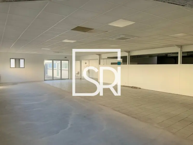 Local Commercial à louer - Vichy (03200) - 540 m² - 3 200 €/mois