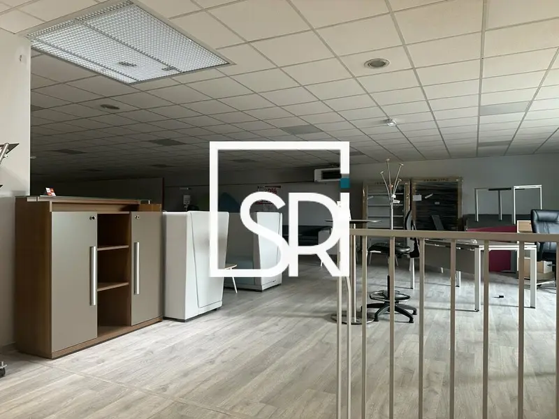 Local Commercial à louer - Cusset (03300) - 800 m² - 6 000 €/mois