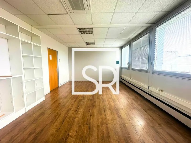 Bureau à louer - Cournon-D'Auvergne (63800) - 40 m² - 411 €/mois