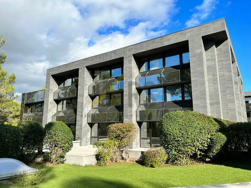Bureau à louer - Valbonne (06560) - 169 m² - 2 394 €/mois