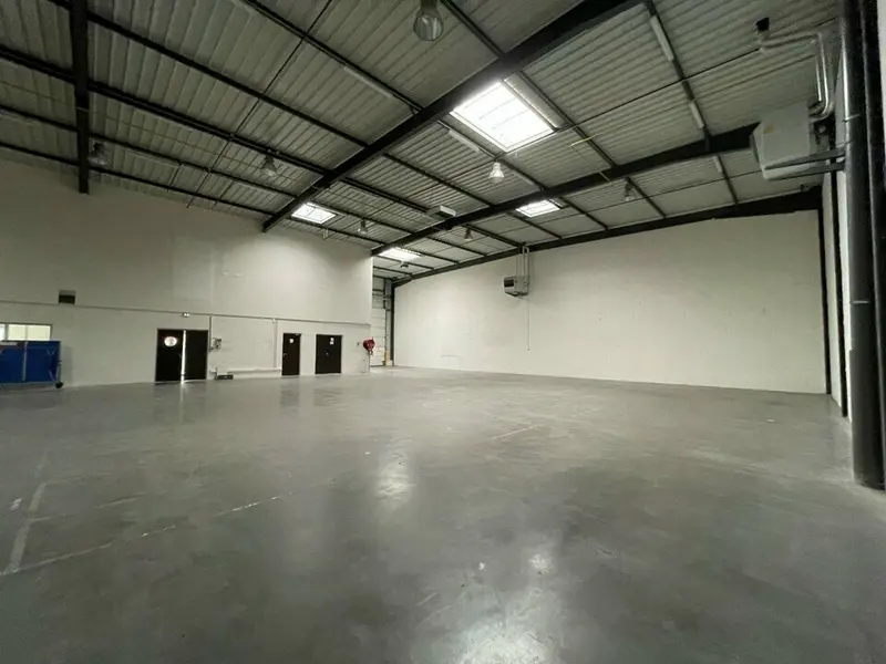 Entrepôt / Activité à louer - Saint-Priest (69800) - 493 m² - 4 416 €/mois