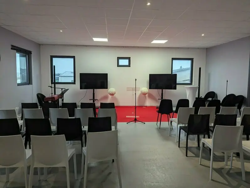 A louer bureaux au R+1 avec une visibilité sur la SUD III
