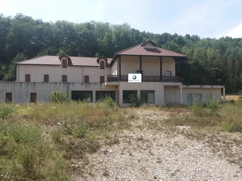 Local Commercial à vendre - Champier (38260) - 850 m²