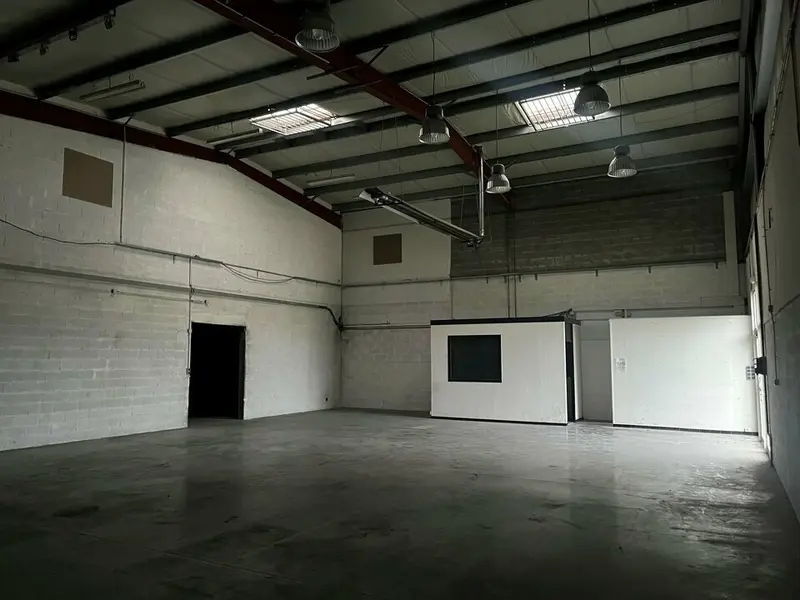 Entrepôt / Activité à louer - Voiron (38500) - 1365 m² - 10 150 €/mois