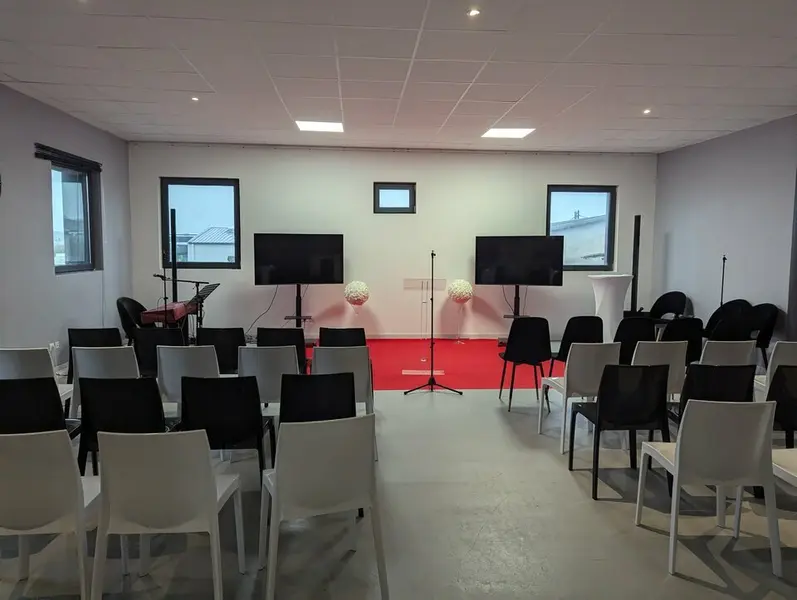 A louer bureaux au R+1 avec une visibilité sur la SUD III