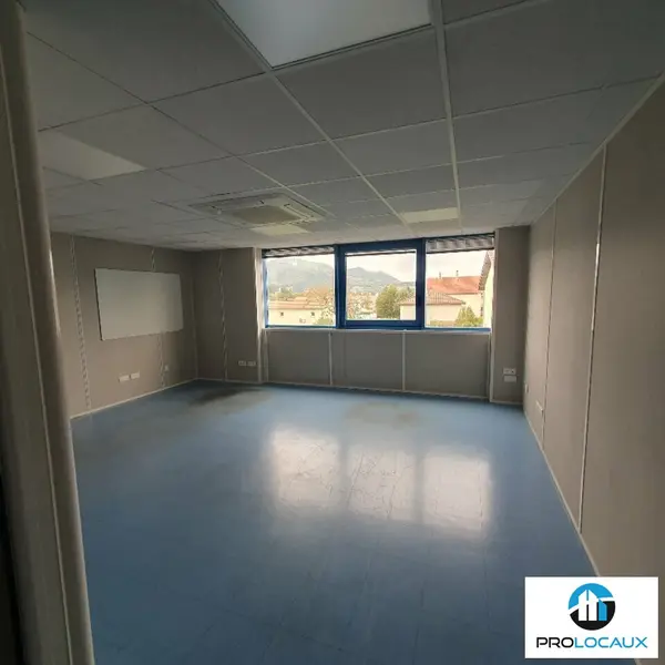 Bureau à louer - Voiron (38500) - 140 m² - 1 500 €/mois
