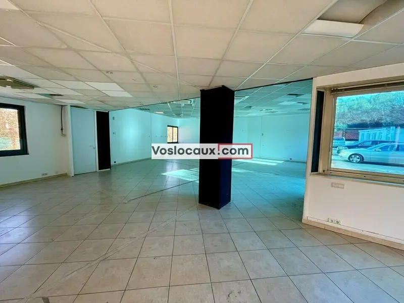 Local Commercial à louer - Vallauris (06220) - 200 m² - 3 500 €/mois