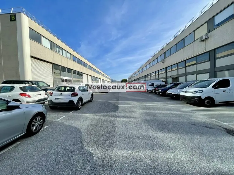 Bureau à louer - Carros (06510) - 277 m² - 2 775 €/mois