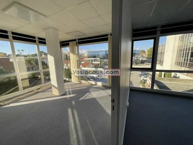 Bureau à louer - Saint-Laurent-Du-Var (06700) - 106 m² - 2 031 €/mois