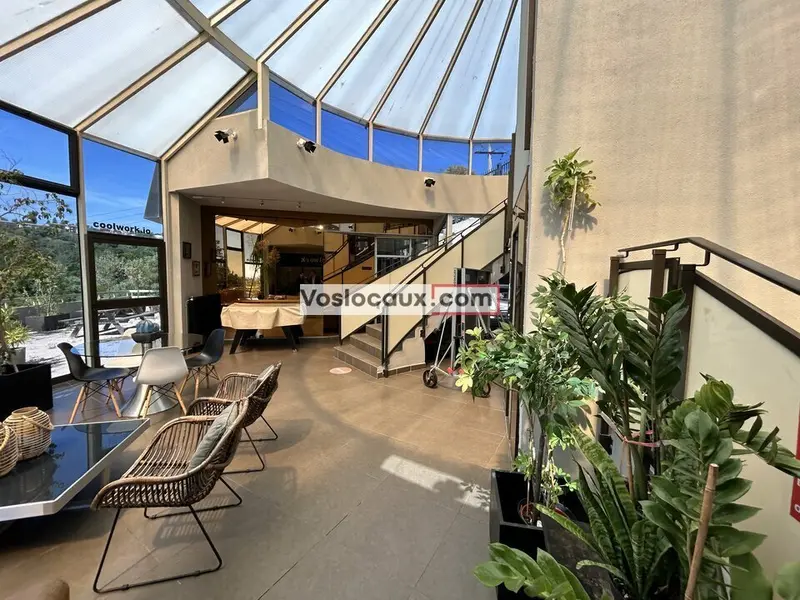 Bureau à louer - Villeneuve-Loubet (06270) - 300 m² - 5 000 €/mois