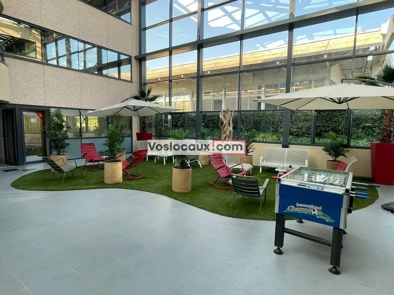 Bureau à louer - Valbonne (06560) - 2150 m² - 31 133 €/mois
