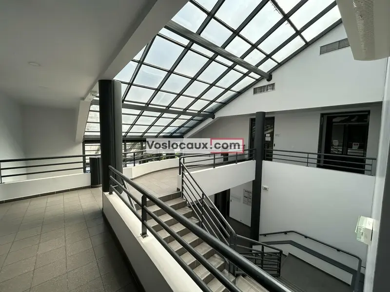 Bureau à louer - Valbonne (06560) - 1344 m² - 15 833 €/mois