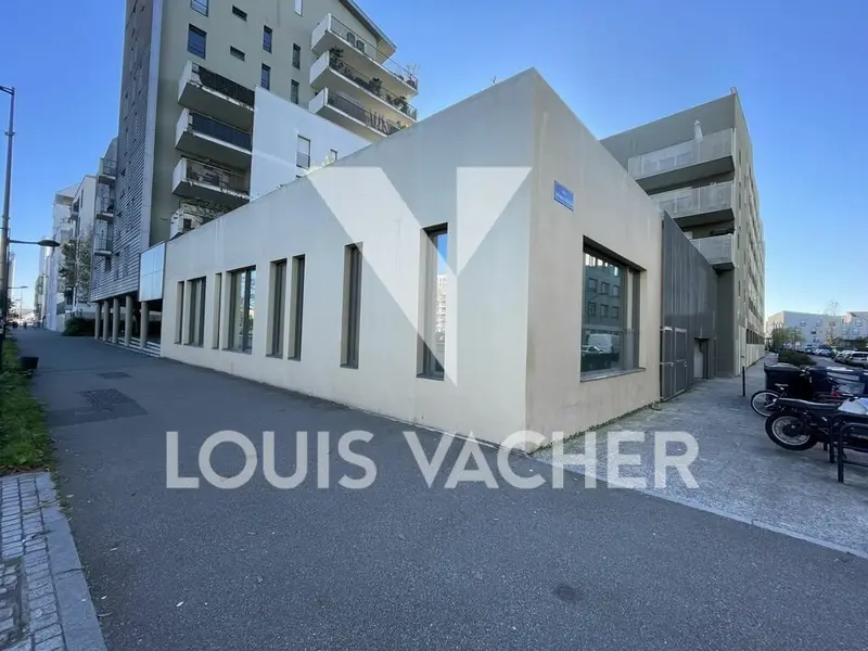 Local Commercial à louer - Bordeaux (33300) - 185 m² - 2 916 €/mois