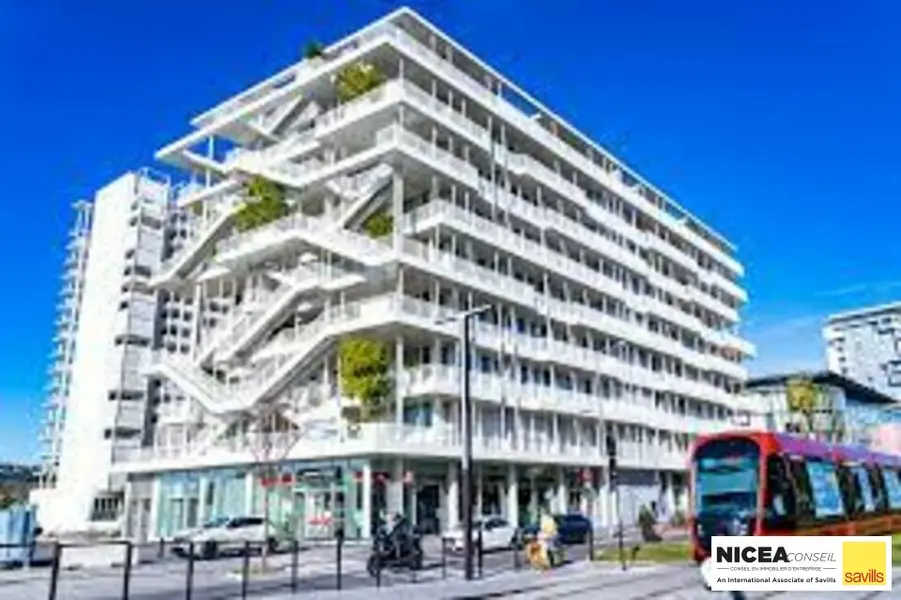Local Commercial à louer - Nice (06200) - 180 m² - 3 410 €/mois