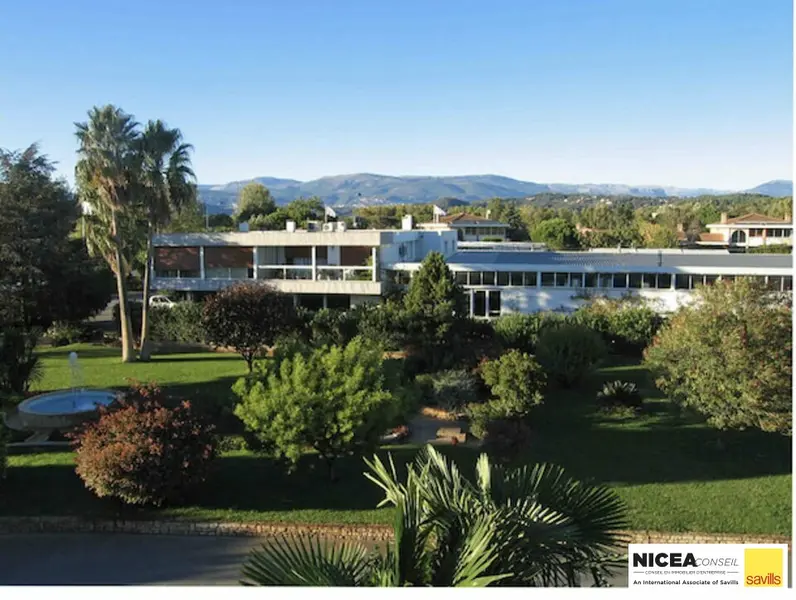 Entrepôt / Activité à louer - Mandelieu-La-Napoule (06210) - 2148 m² - 19 757...