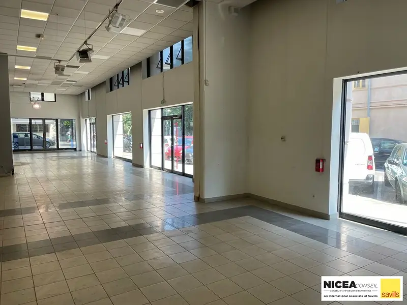 Local Commercial à louer - Nice (06000) - 2015 m² - 25 833 €/mois