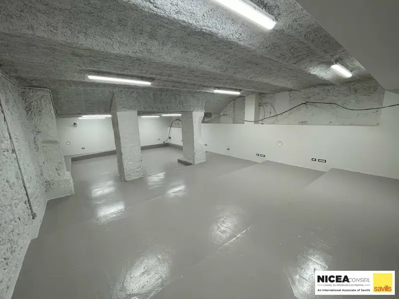 Entrepôt / Activité à louer - Nice (06000) - 153 m² - 2 833 €/mois