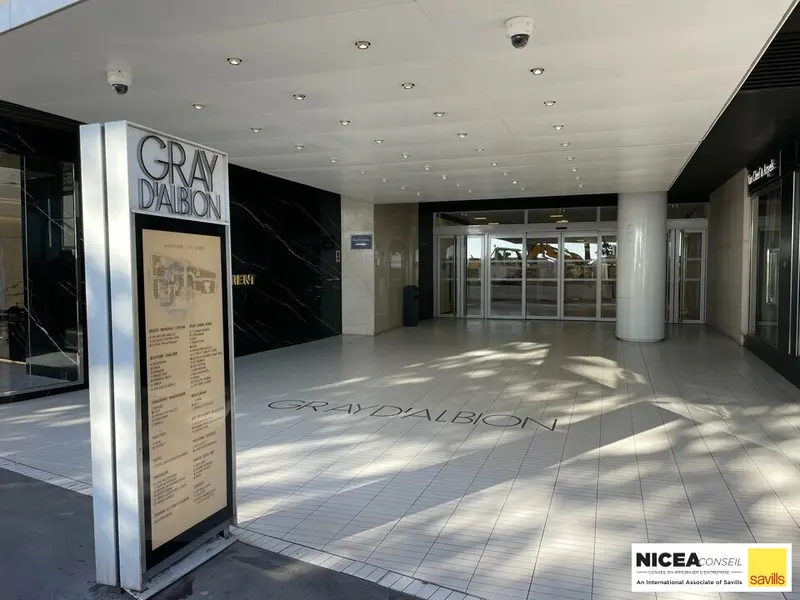 Local Commercial à louer - Cannes (06400) - 38 m² - 1 741 €/mois
