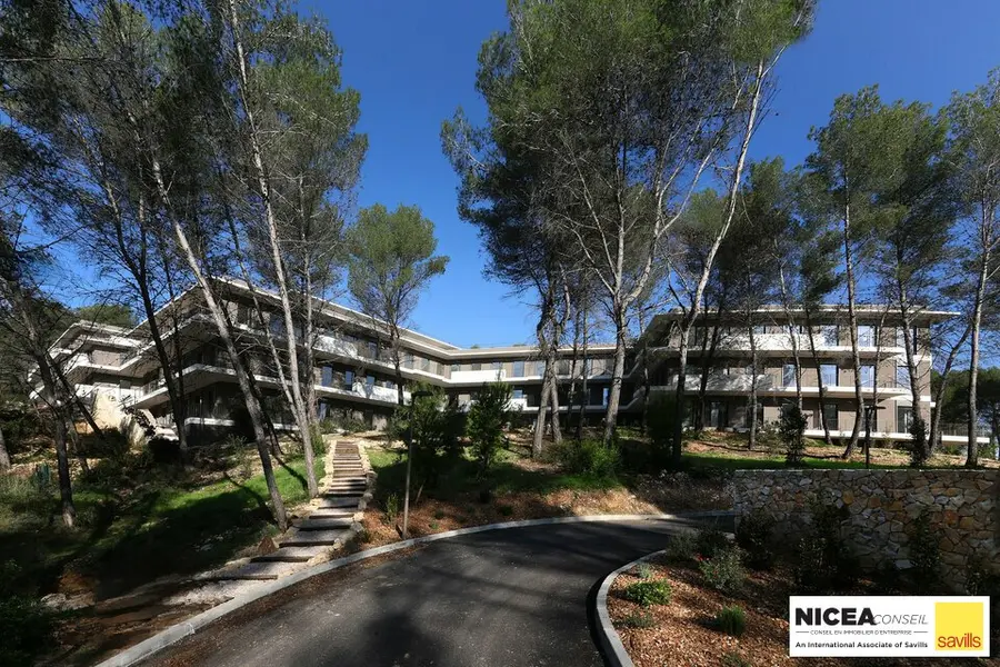Bureau à louer - Valbonne (06560) - 10278 m² - 196 995 €/mois