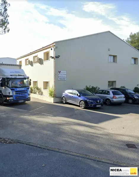 Entrepôt / Activité à vendre - Roquebrune-Sur-Argens (83520) - 1755 m²