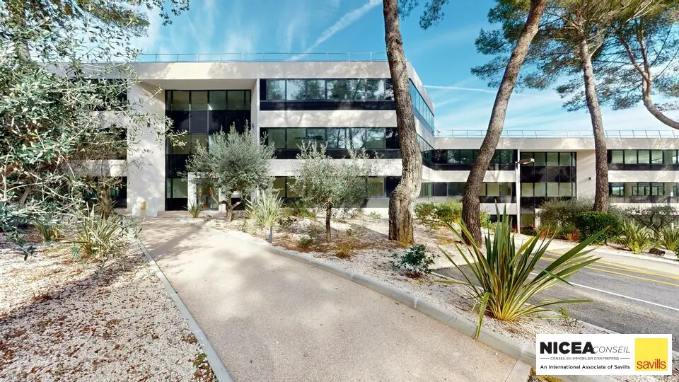 Bureau à louer - Valbonne (06560) - 2125 m²