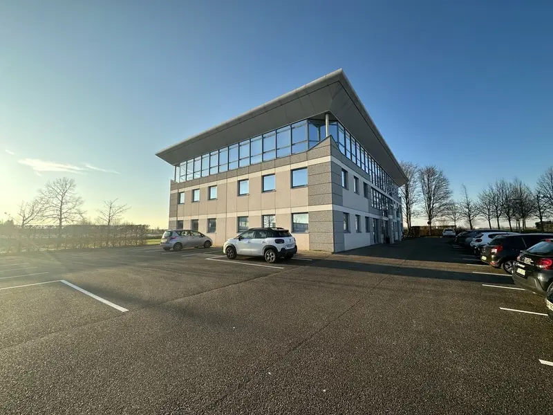 Bureau à louer - Entzheim (67960) - 395 m² - 3 291 €/mois