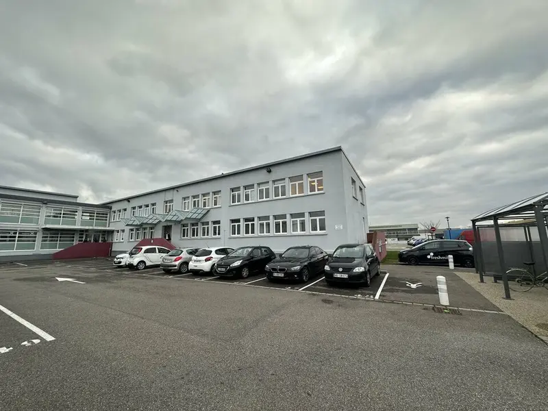 Bureau à louer - Entzheim (67960) - 846 m² - 8 107 €/mois