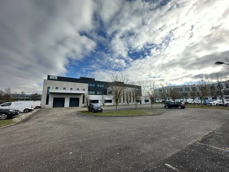Entrepôt / Activité à louer - Entzheim (67960) - 379 m² - 2 526 €/mois