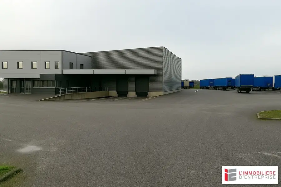 A louer Locaux d'activité 2460m² Bourgbarré