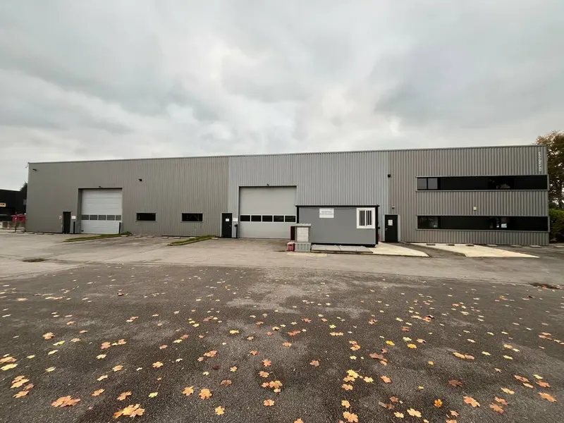 Entrepôt / Activité à louer - Plescop (56890) - 1800 m² - 10 000 €/mois