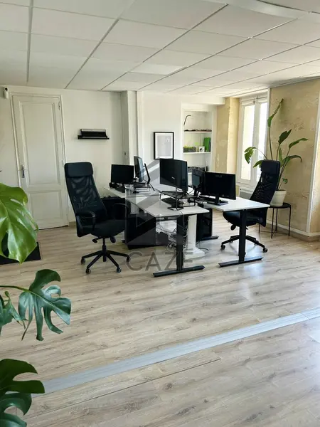 Bureau à louer - Bordeaux (33000) - 92 m² - 2 000 €/mois