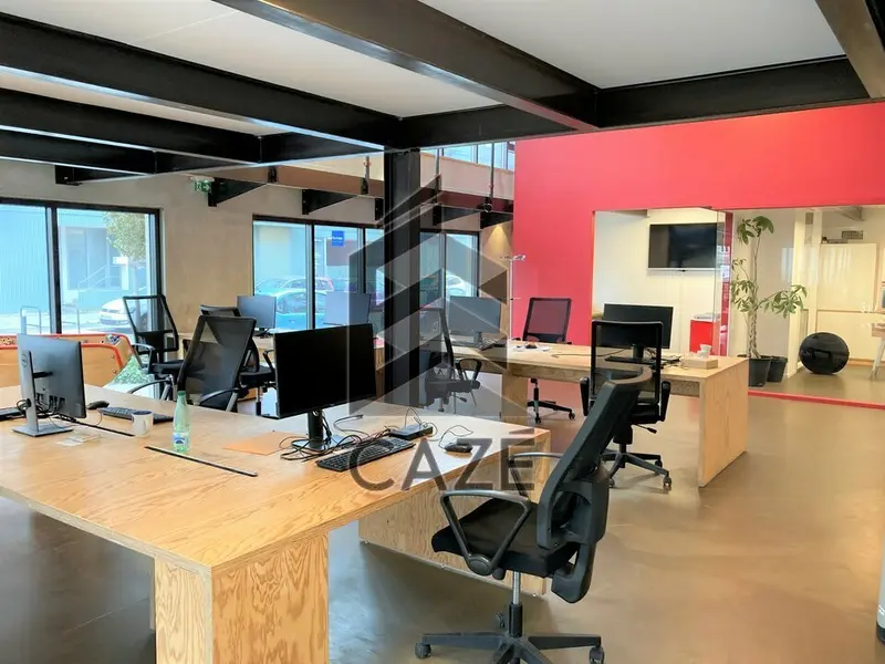 Bureau à vendre - Bordeaux (33300) - 355 m²