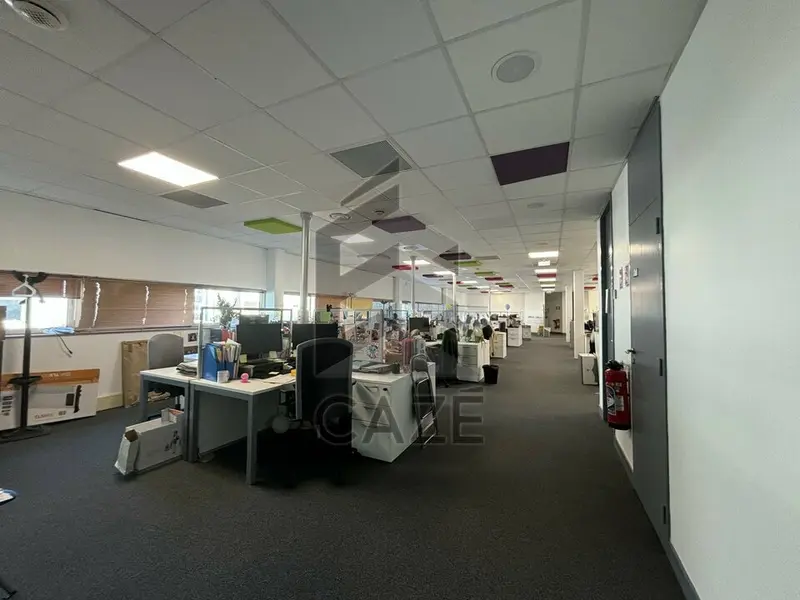 Bureau à louer - Bordeaux (33300) - 1135 m² - 12 768 €/mois