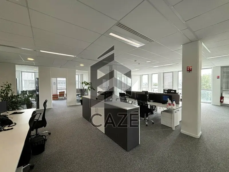 Bureau à vendre - Bordeaux (33300) - 571 m² - 1 427 500 €