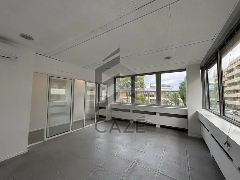 Bureau à louer - Bordeaux (33200) - 392 m² - 3 470 €/mois
