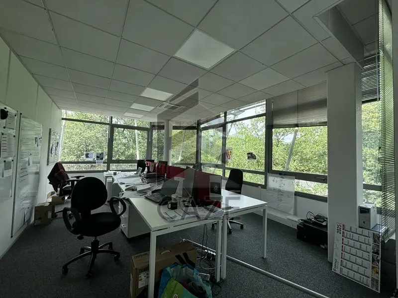 Bureau à louer - Pessac (33600) - 1360 m² - 17 000 €/mois