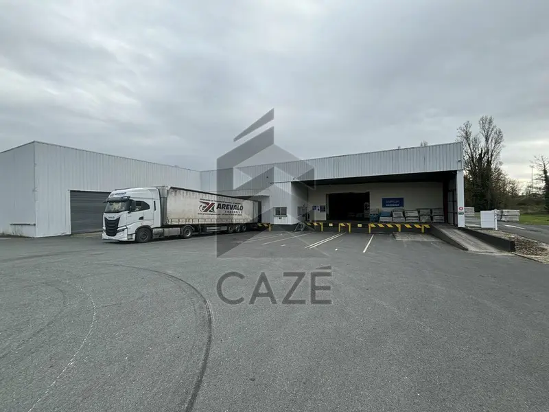 Entrepôt / Activité à louer - Carbon-Blanc (33560) - 4860 m² - 24 025 €/mois