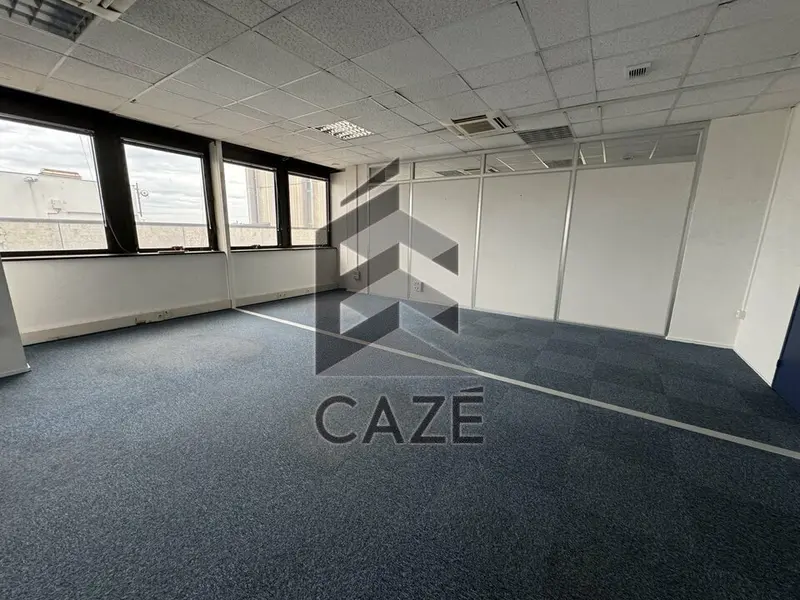 Bureau à louer - Bordeaux (33300) - 600 m² - 8 250 €/mois