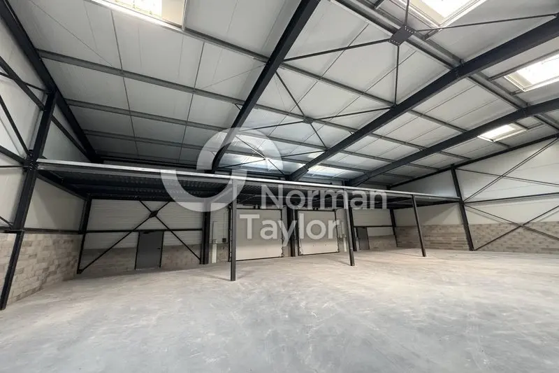 Entrepôt / Activité à louer - Nîmes (30000) - 1240 m² - 8 266 €/mois