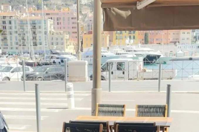 Local Commercial à vendre - Nice (06300) - 65 m² - 0 €
