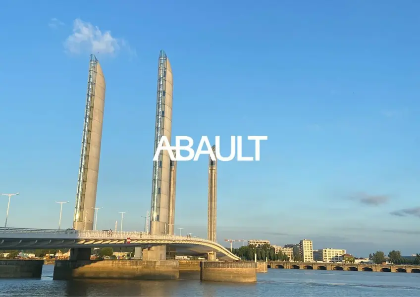 Local Commercial à louer - Bordeaux (33300) - 1000 m² - 14 733 €/mois