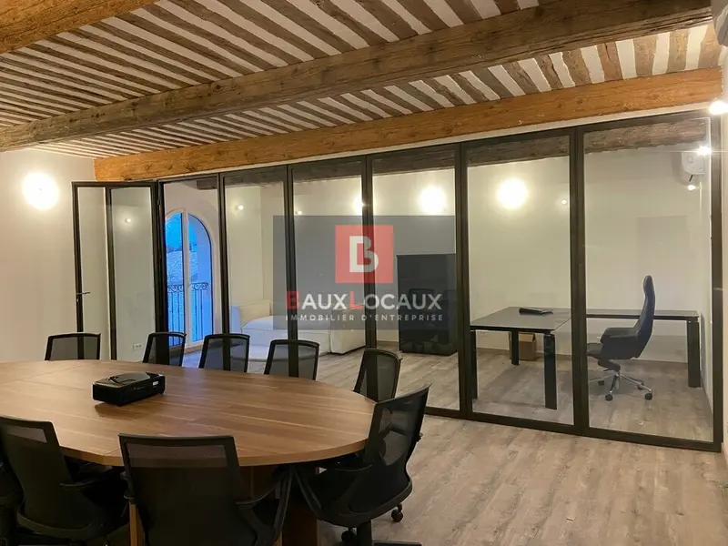 Local Commercial à louer - L'Isle-Sur-La-Sorgue (84800) - 183 m² - 2 352 €/mois