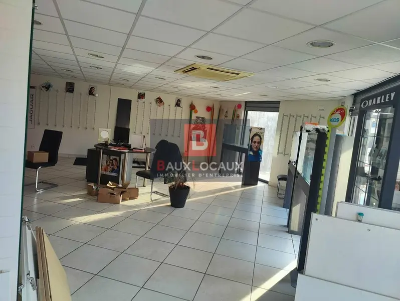 Local Commercial à louer - Lançon-Provence (13680) - 84 m² - 2 400 €/mois