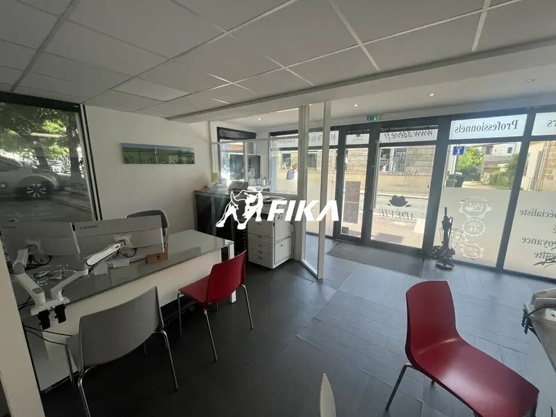Local Commercial à vendre - Saint-Médard-En-Jalles (33160) - 62 m²