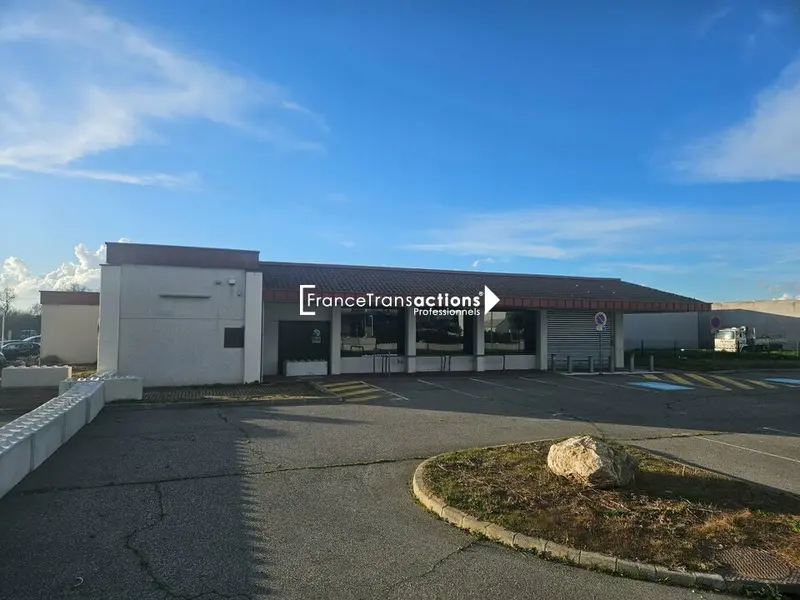 A LOUER LOCAL COMMERCIAL 1 040 m² DIVISIBLE LA SALVETAT SAINT GILLES