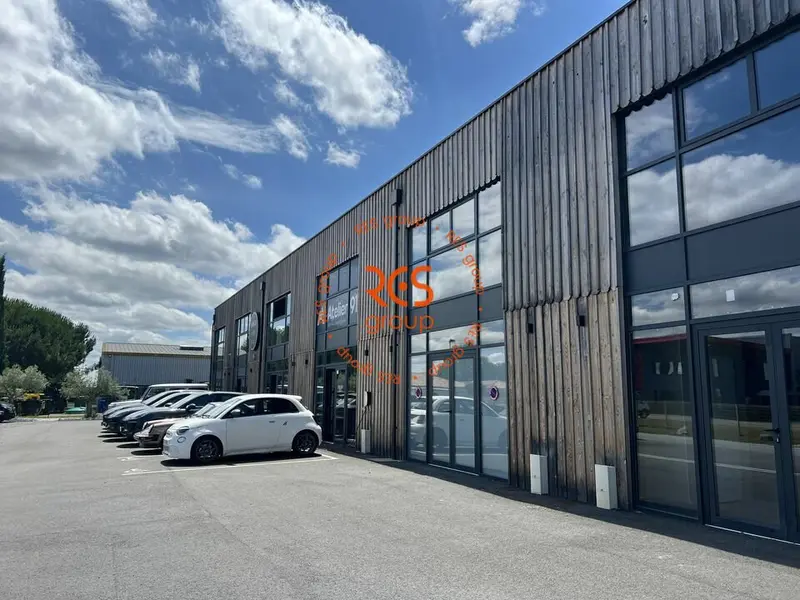 Entrepôt / Activité à vendre - Saint-Jean-D'Illac (33127) - 216 m²