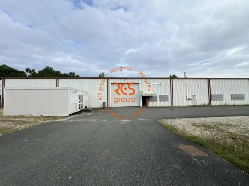 Entrepôt / Activité à louer - Eysines (33320) - 900 m² - 6 250 €/mois